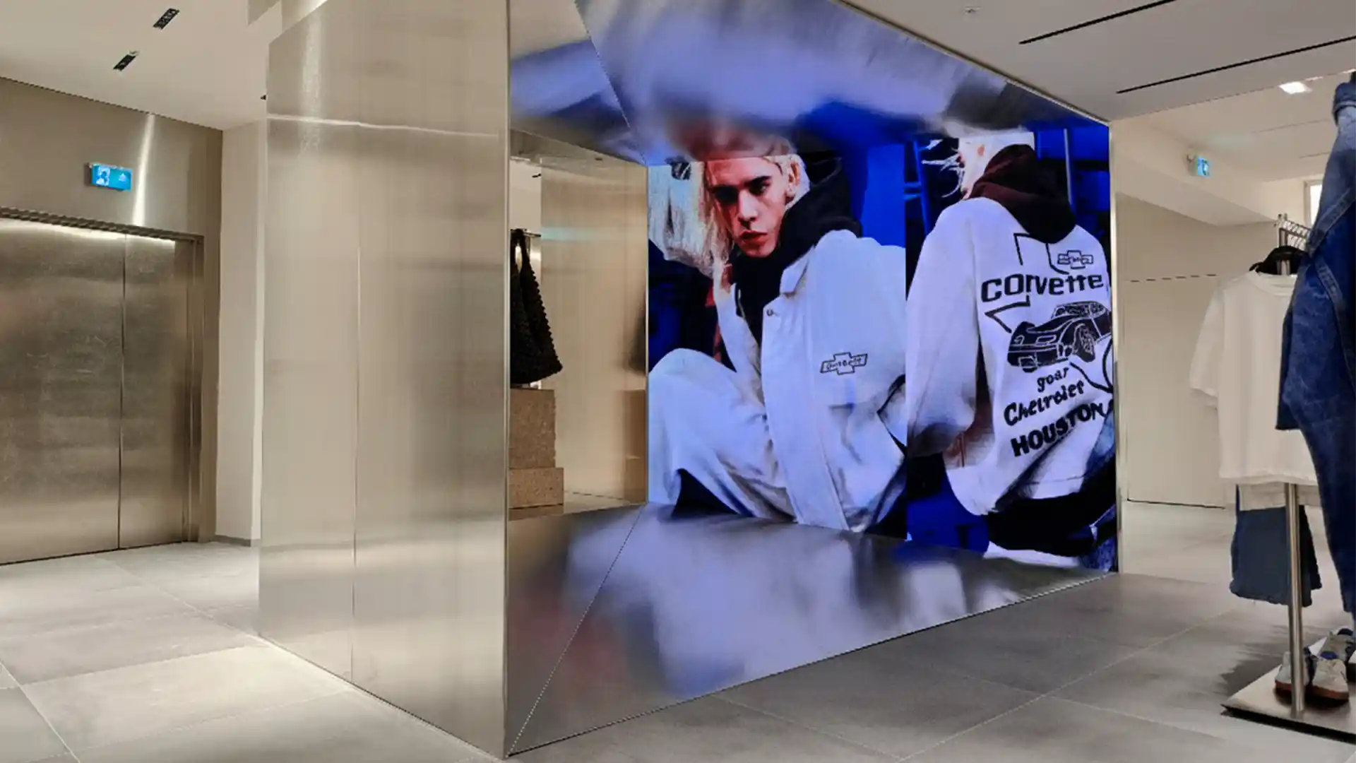 Curved LED retail display at Pull&Bear Oxford Street as part of the audiovisual integration project.