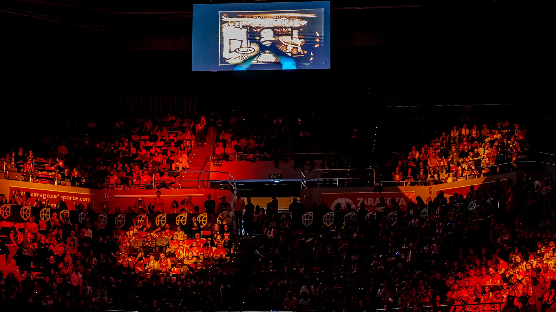Gran pantalla del recinto con contenido sincronizado de la Copa de la Reina 2025 por TRISON Yellowbricks