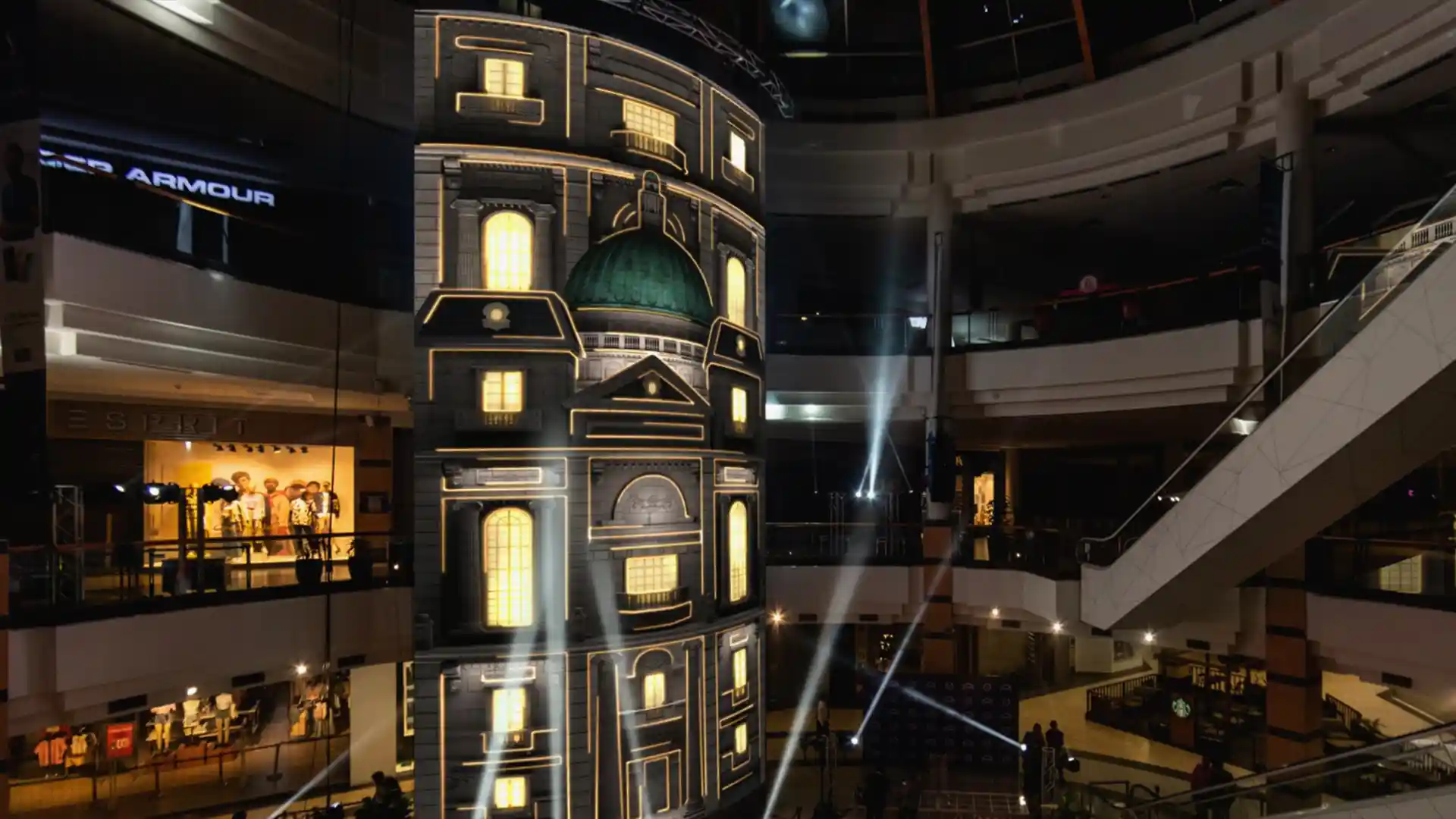 Zona de mucho tráfico dentro del Florida Center antes de la transformación digital.