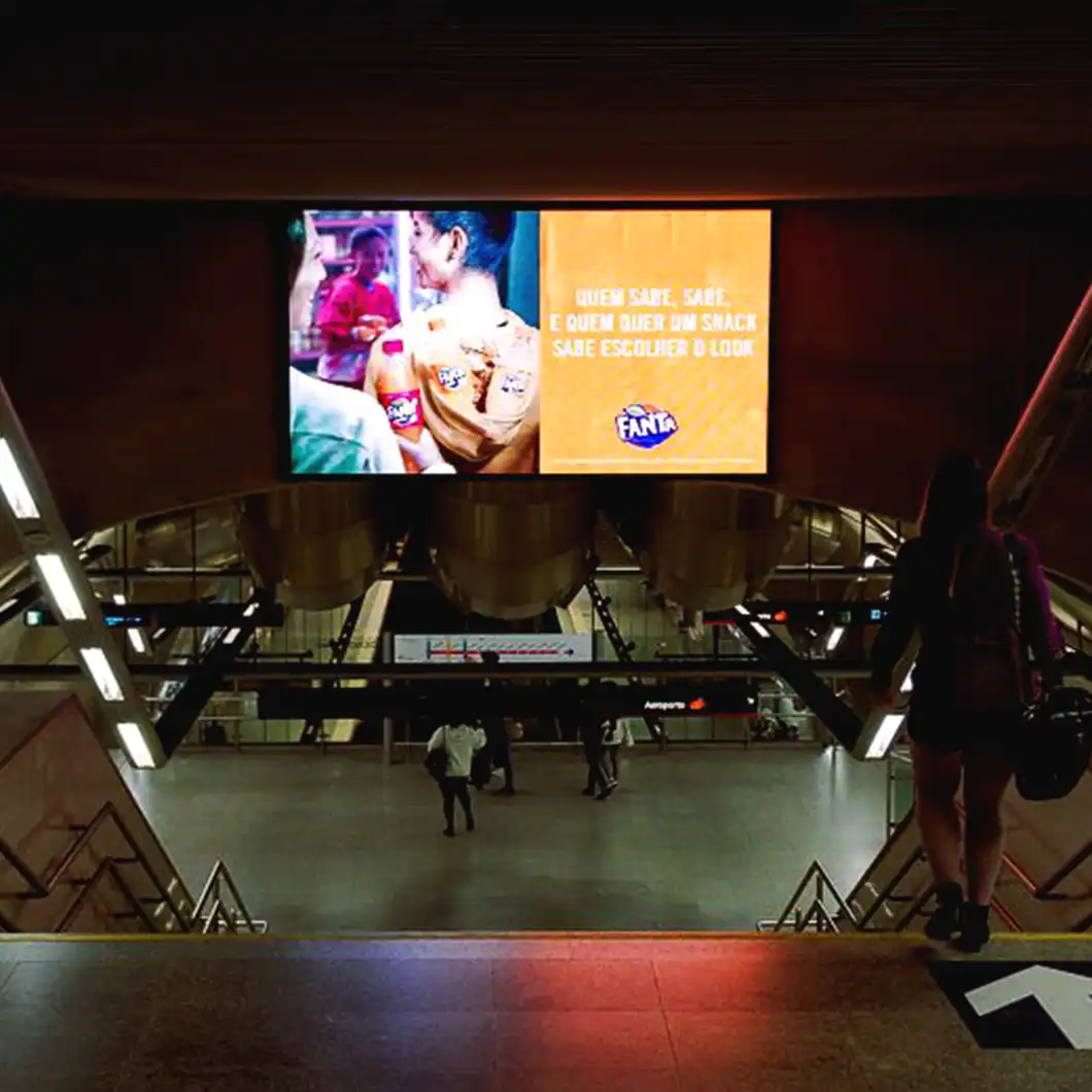 Instalación digital en la estación de metro de Rossio que integra la tecnología LED de TRISON.