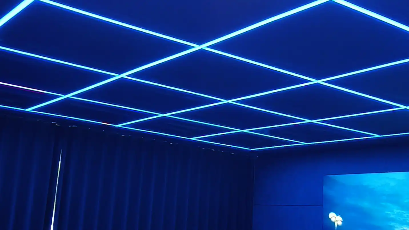 Secuencia de iluminación sincronizada durante la ceremonia de entrega de vehículos inmersiva en Porsche Shanghái.