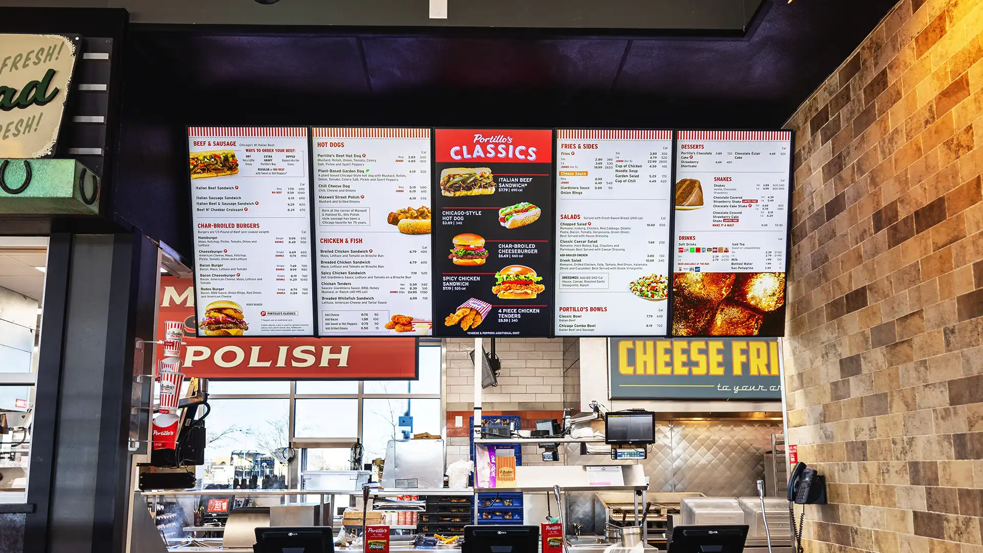 Primer plano del menú digital de Portillo mostrando secciones animadas y actualizaciones en tiempo real impulsadas por TRISON North America.