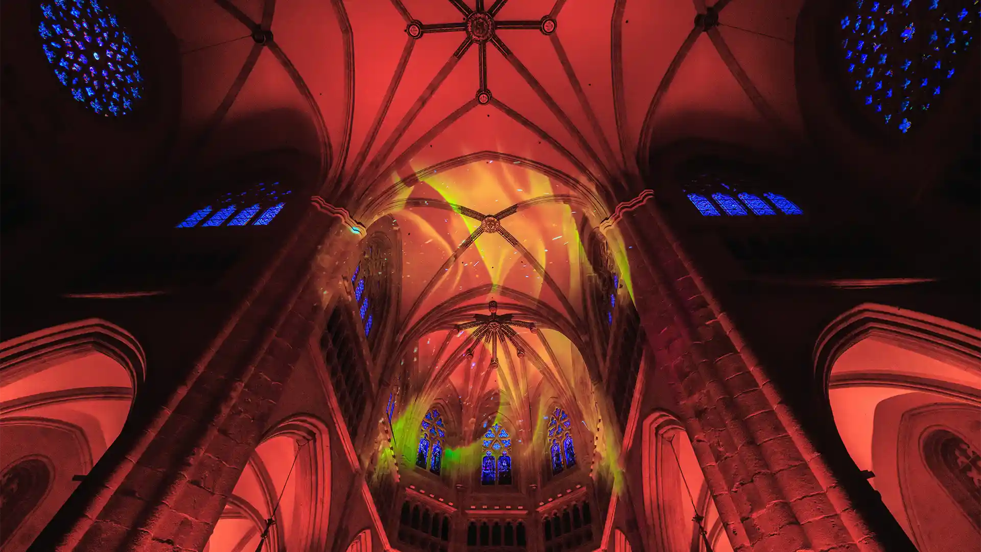 Live performance of Fauré’s Requiem surrounded by immersive lighting and audiovisual effects.